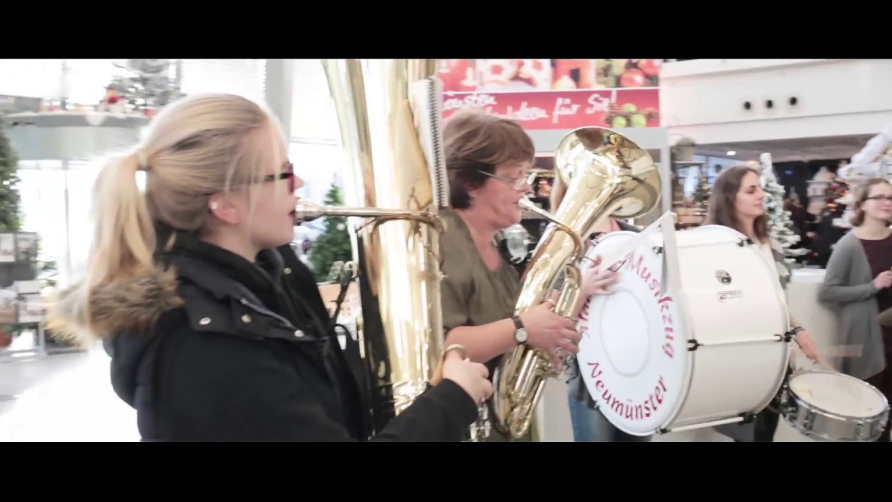 Möbel Brügge – Flashmob 16 12 17 – Mädchen Musikzug Neumünster