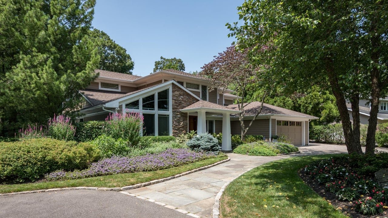83 Karol Pl, Muttontown, NY