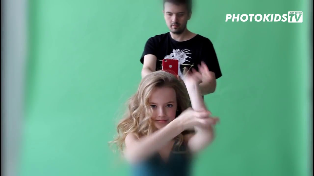 Vogue  Кристина Маурер и Александра Денисова