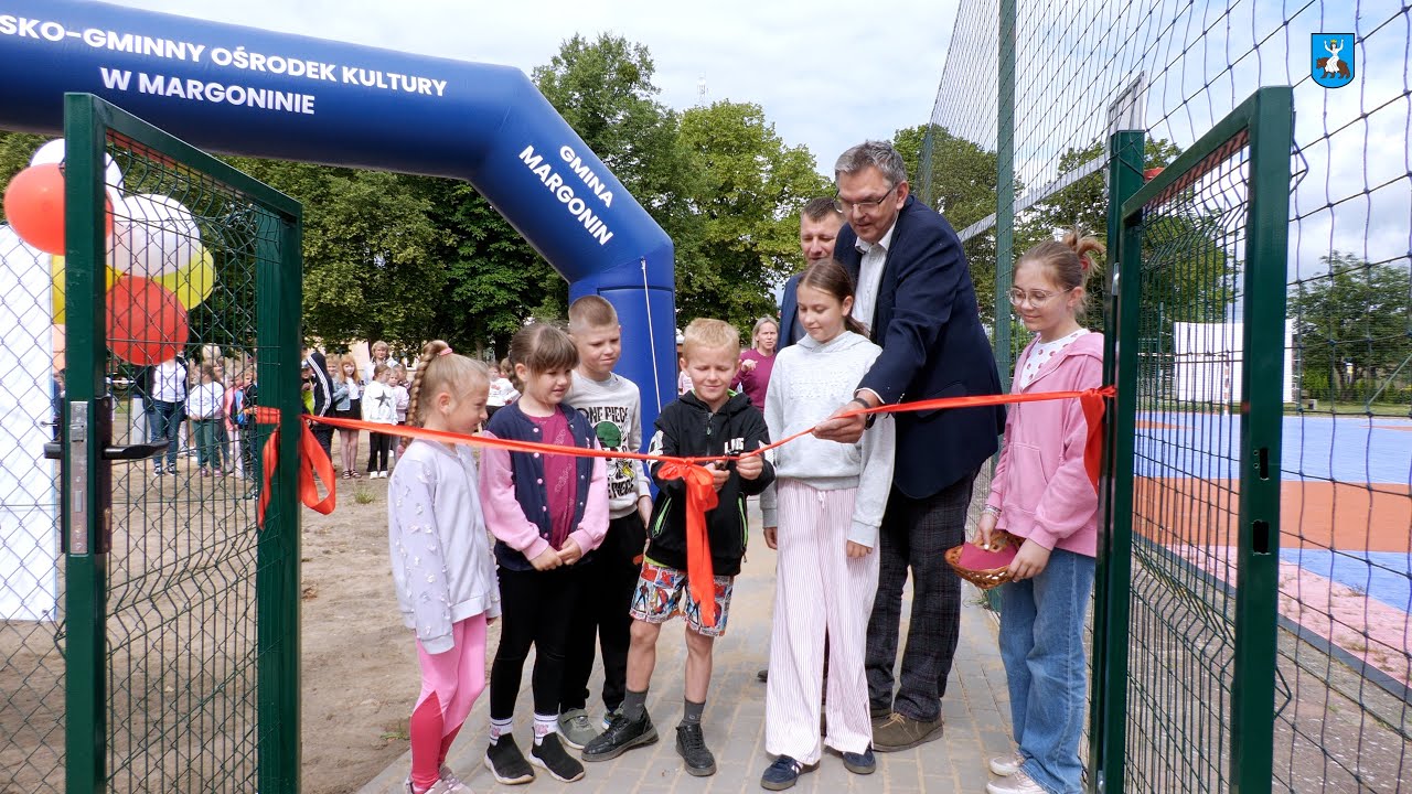 Radwanki. Zawody lekkoatletyczne i otwarcie bieżni