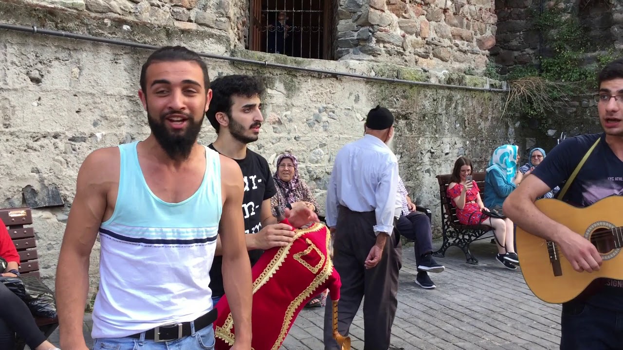 Bu Zamanın Kızları - Sokak Müzisyenleri