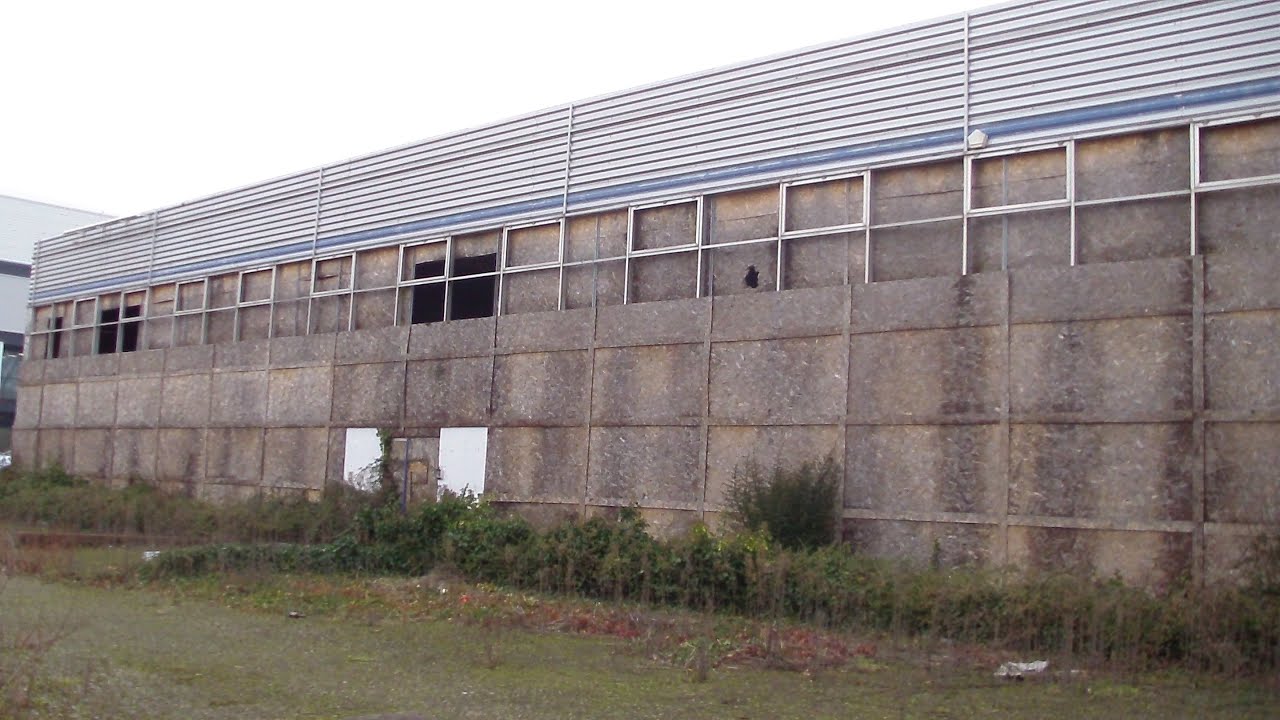 Abandoned Office Space Building in Rooksley-Milton Keynes (England)