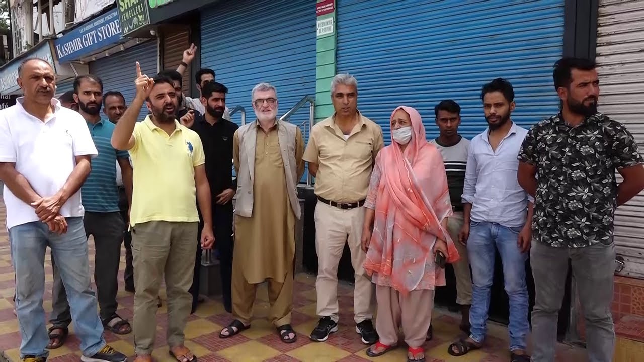 Srinagar : Nehru Park Shopkeepers Protest Against Alleged Harassment By Traffic Police