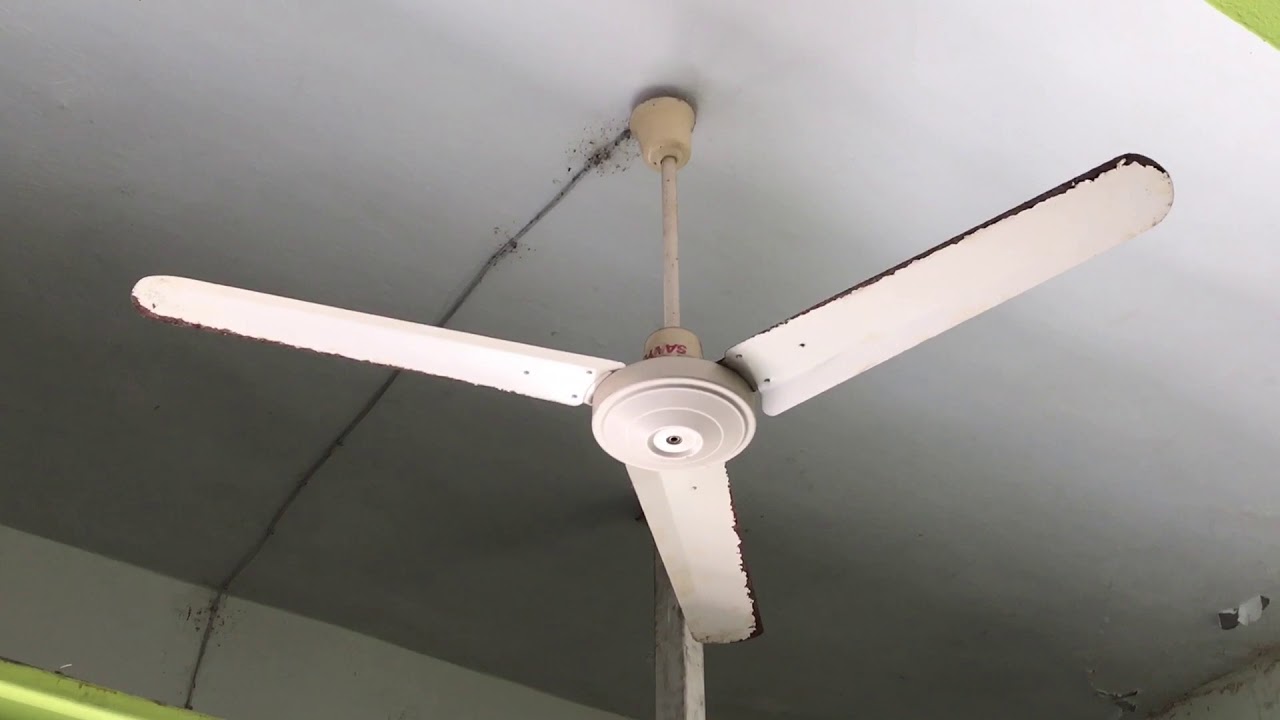 KDK,Sanyo Industrial Ceiling Fans and Dispaly Ceiling fans at a furniture store