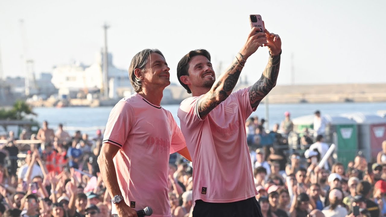 La nuova maglia del Palermo debutta al Foro Italico al concerto di Radio Italia 🩷🖤