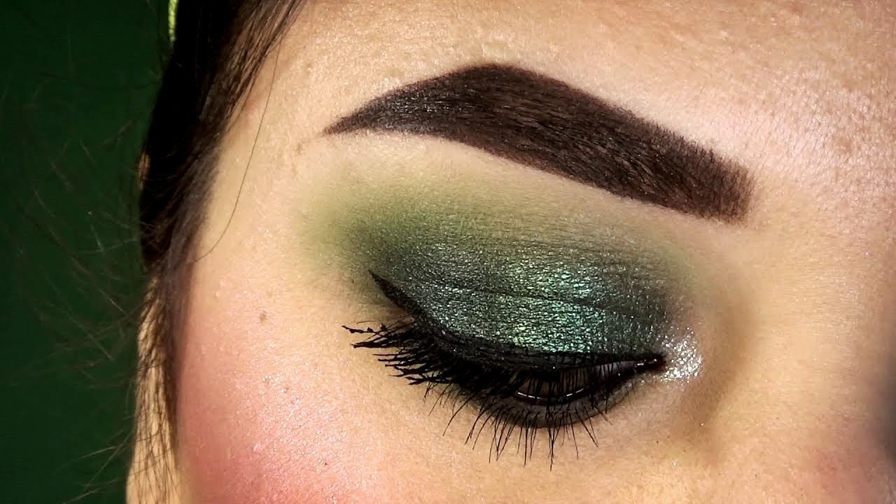 TRUCCO SMOKEY EYES VERDE