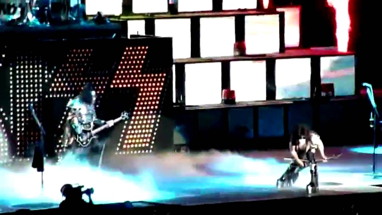 KISS - Intro+Modern Day Delilah (live Genève 2010) [HD]