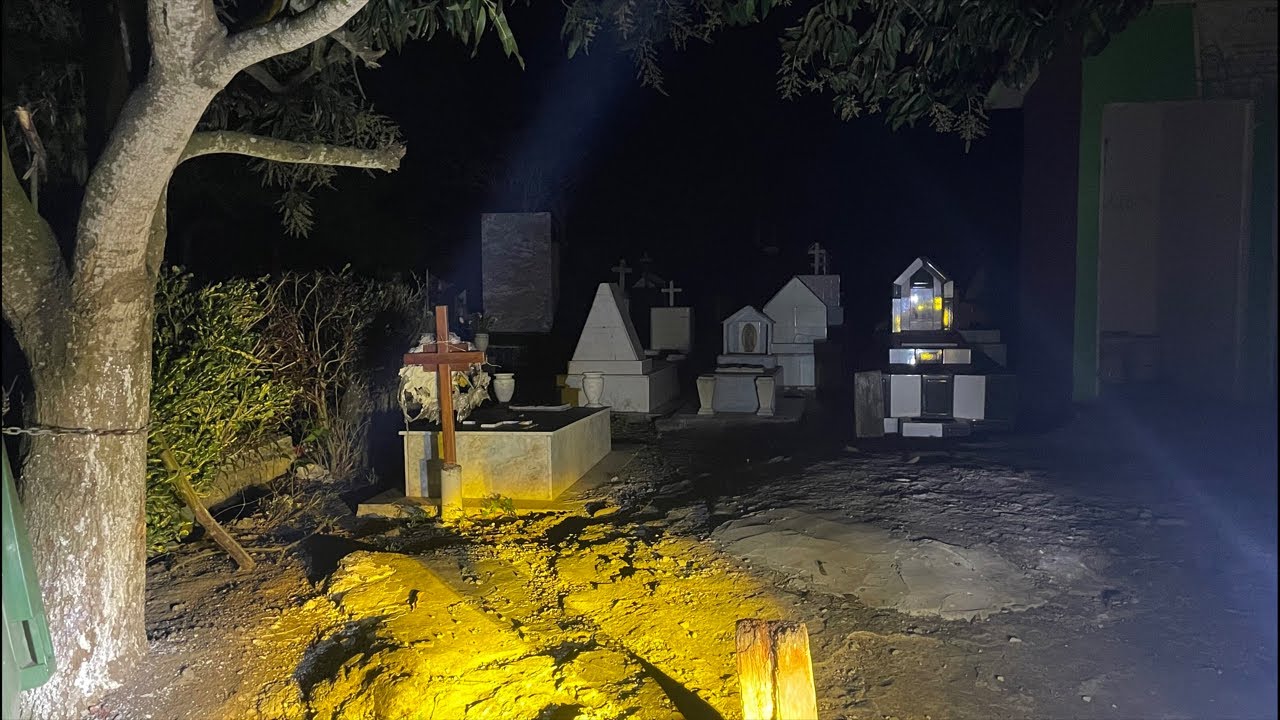 Terror en el cementerio #paranormal  #elcanadiense  #horror  #urbex  #terrorymisterio  #terror