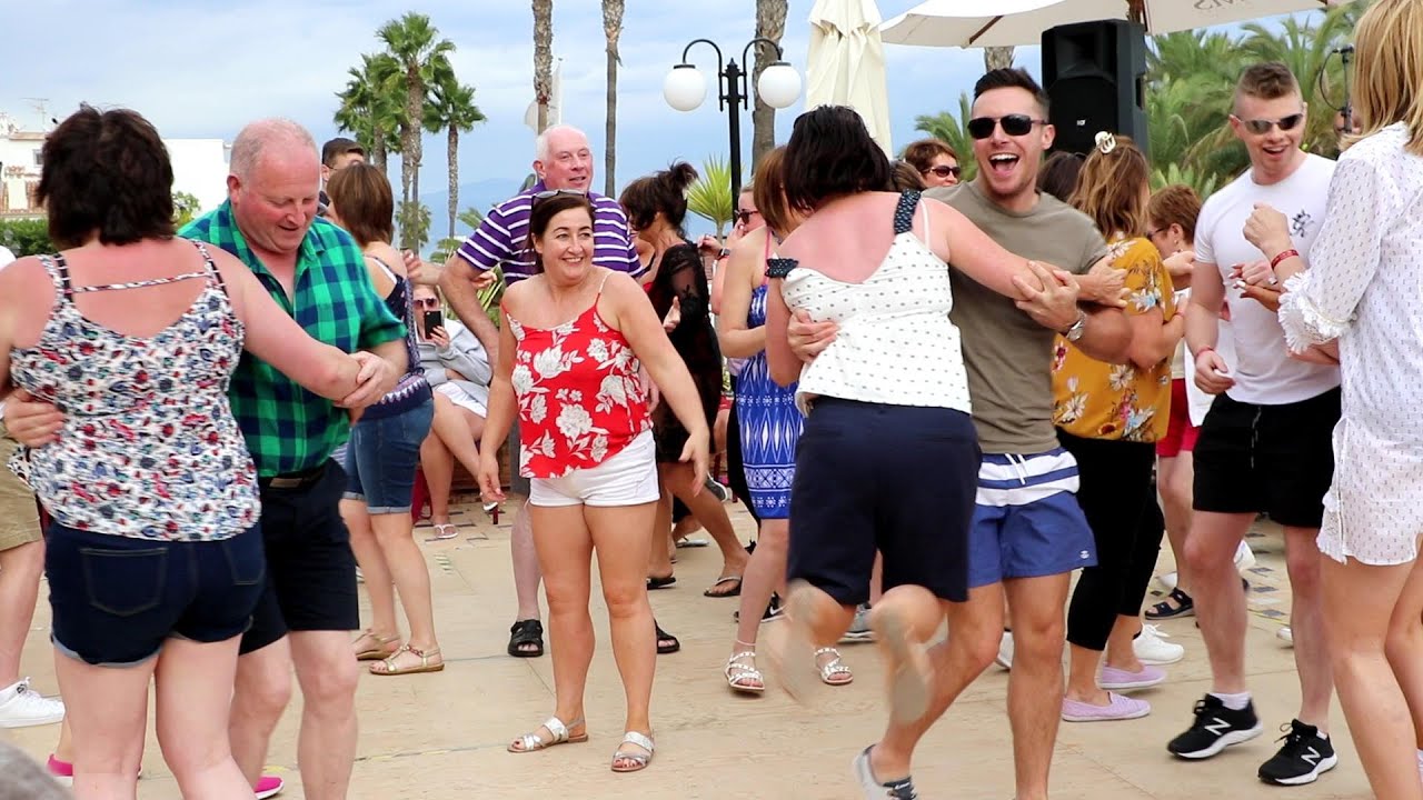 Nathan Carter On The Costa 2019 - Nathan Carter dancing to All Folk`d Up -  The Seige of Ennis Dance