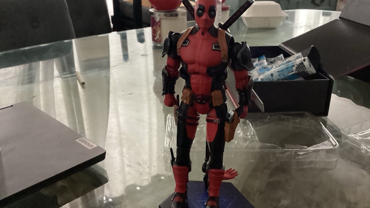 Unboxing Deadpool  figure