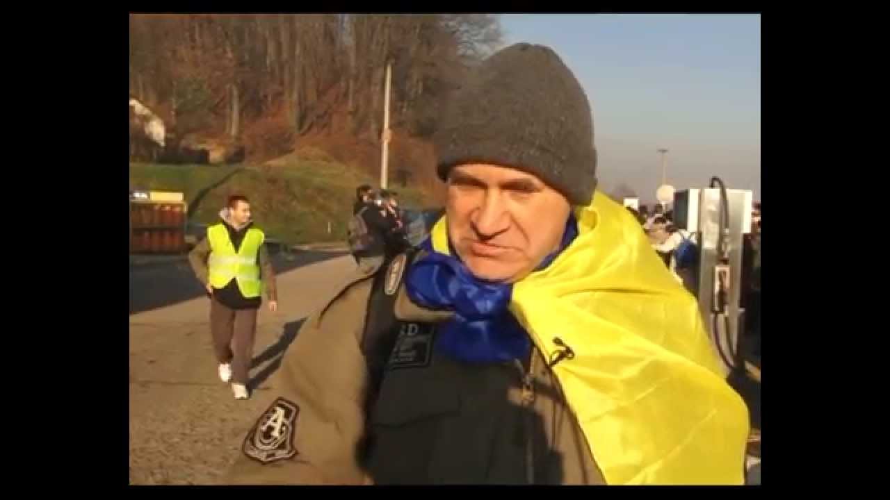 Radnici pješače do graničnog prelaza - 24.12.2014.