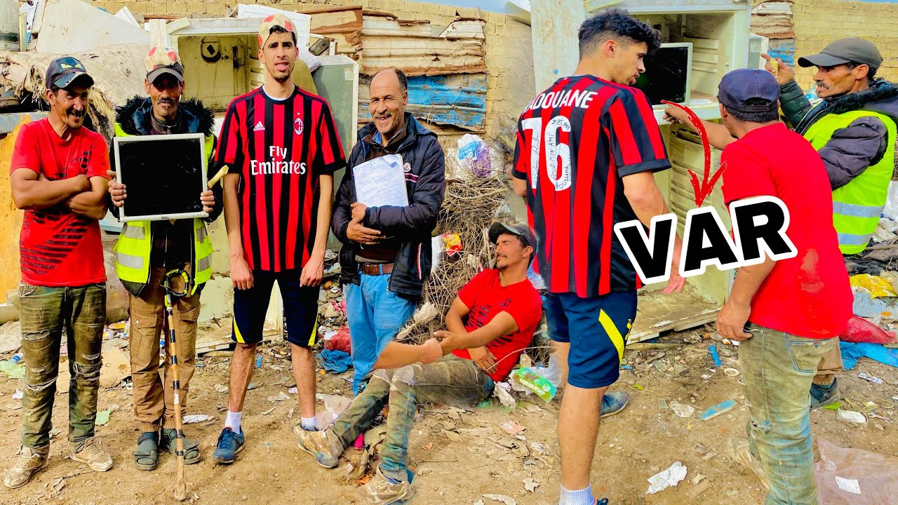 مباراة هتشكوكية بملعب الغفلة ⚽️ (موت الضحك )  Una partita di calcio caldissima a le ghafla 🔥🔥🔥