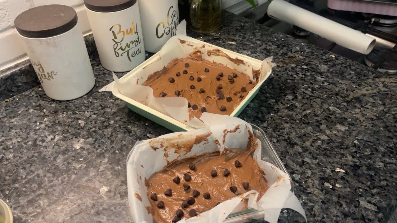 Baking brownie with my baby girl ♥️