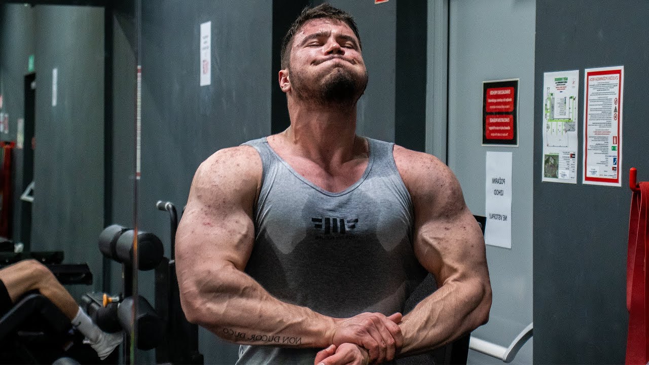 MOJ TRENING ZA VELIKA PRSA IN ŠIROKA RAMENA