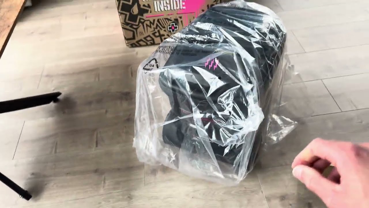 Quick Unboxing Muc-Off Mobile Pressure Washer