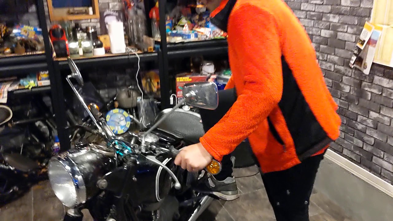 BMW R27 ENGINE START UP SOUND!