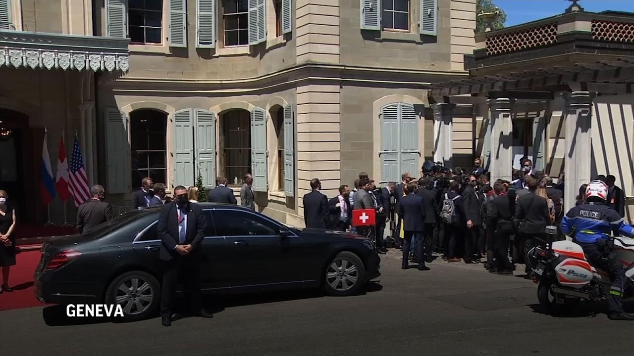 Biden-Putin meeting opens with reporters shoving