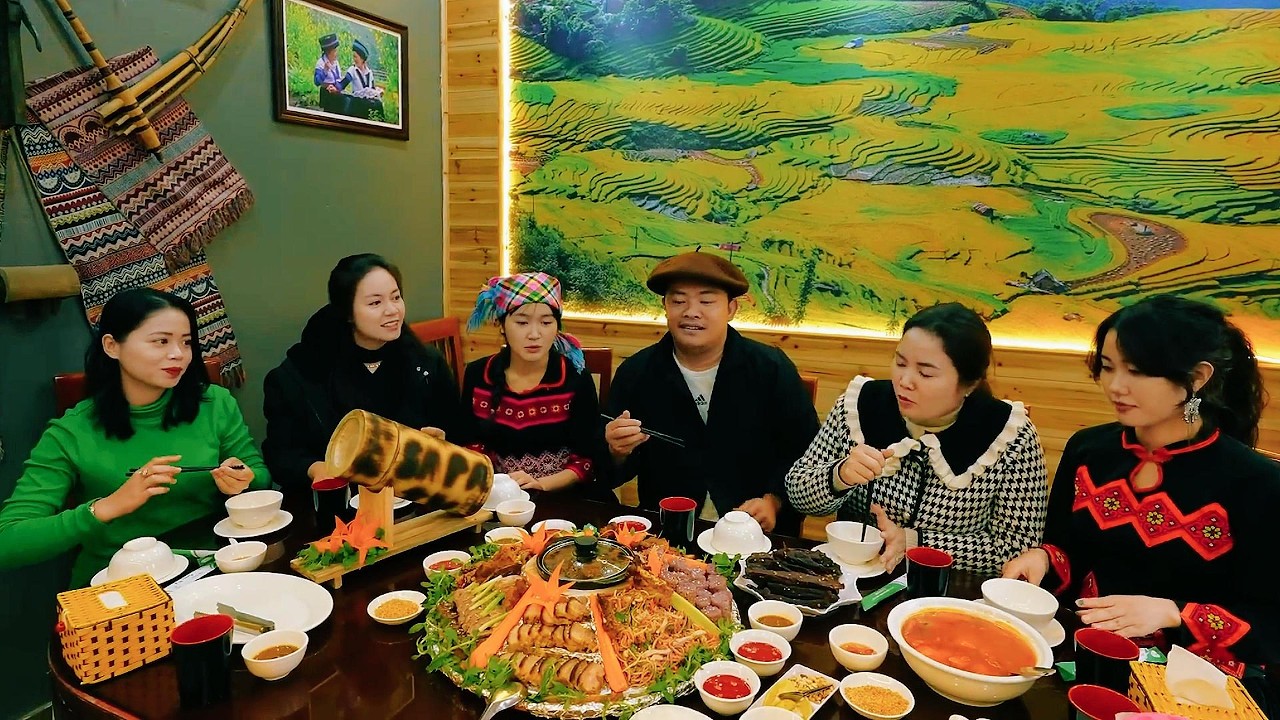 THƯỞNG THỨC MẸT LỢN LANG THANG TẠI NHÀ HÀNG SAPA TV | ĐẶC SẢN SAPA HẤP DẪN | TUYÊN XINH GÁI