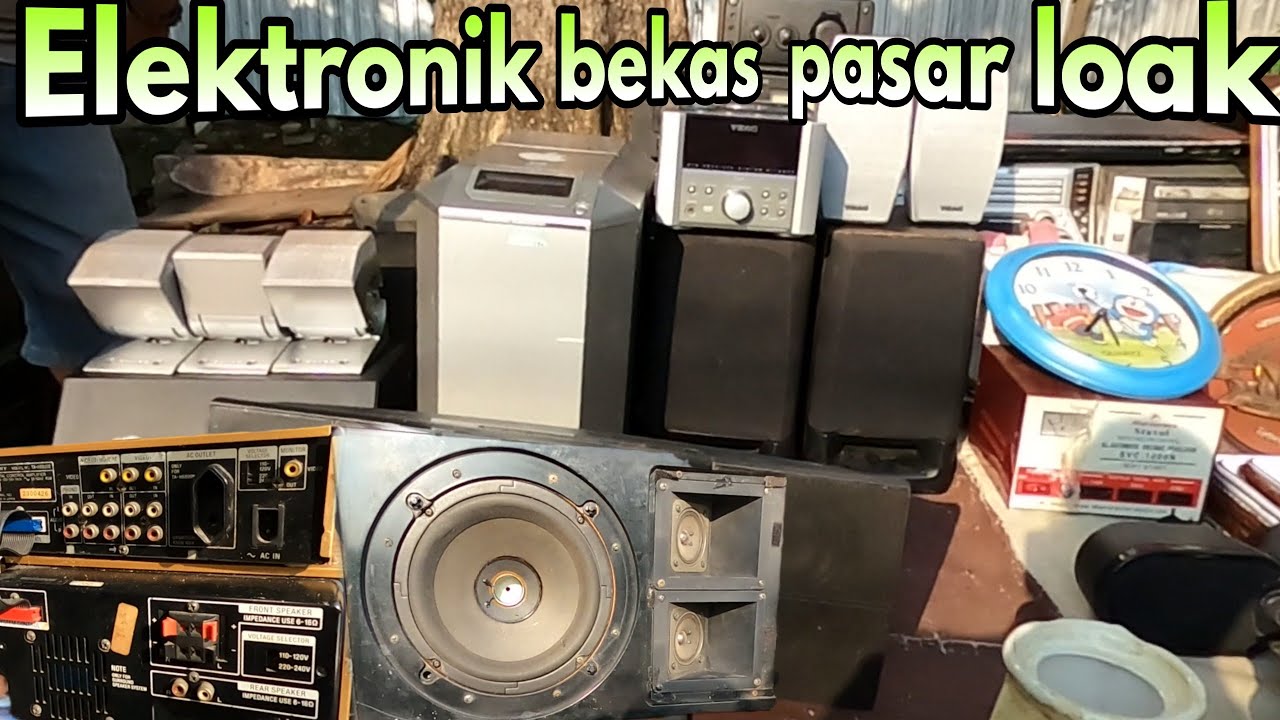 Pasar loak Jatinegara bagian selatan area pinggir kali