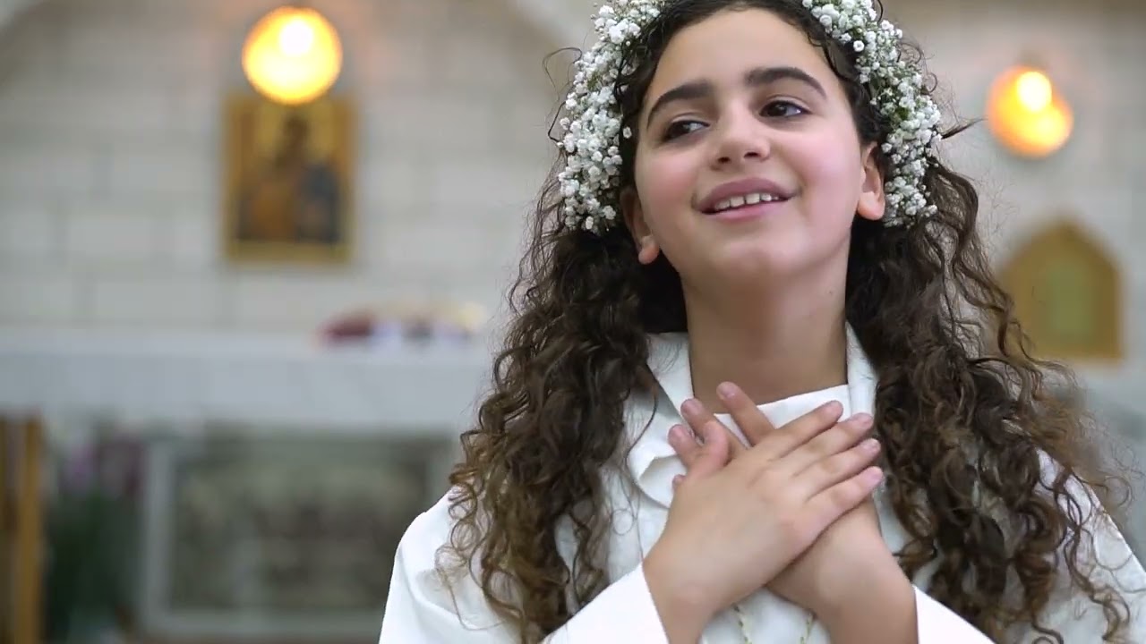 اسمحلي يا ربي اتناول اول قربانة ترنيمة بصوت اميلي عوكل Emily Okal