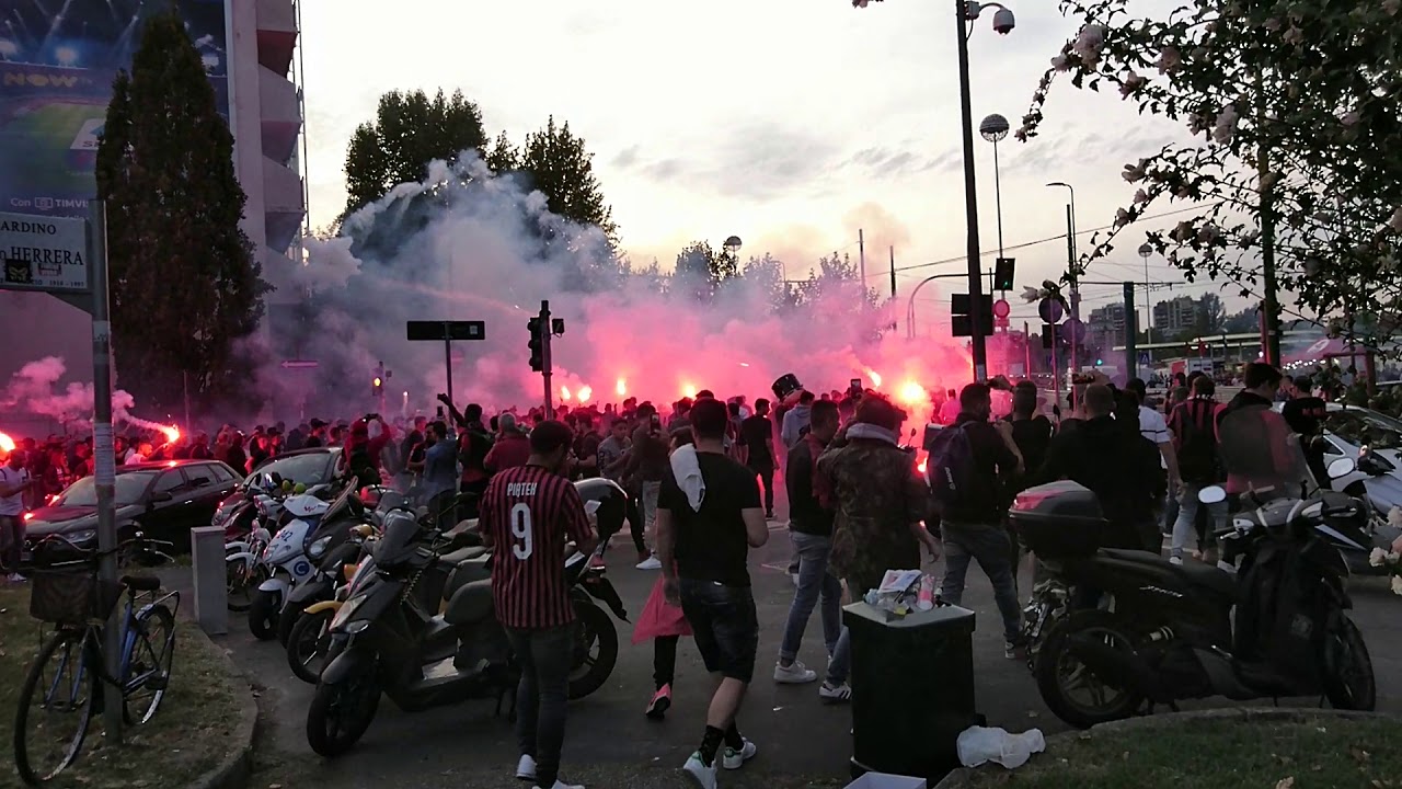 Pre Derby di Milano  ミラノダービー直前のミラニスタ curva sud milano 21/09/2019