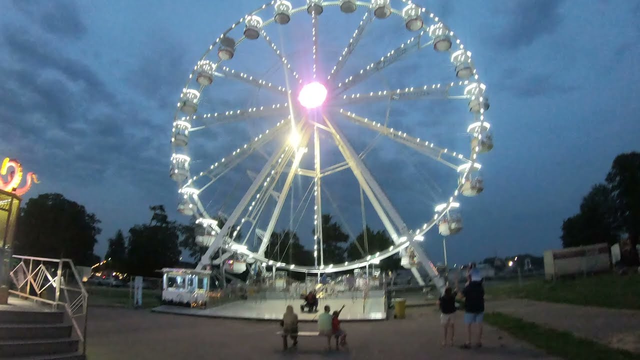 Lunapark Kamenicky/Jiri Novy Walkaround/spacer po placu