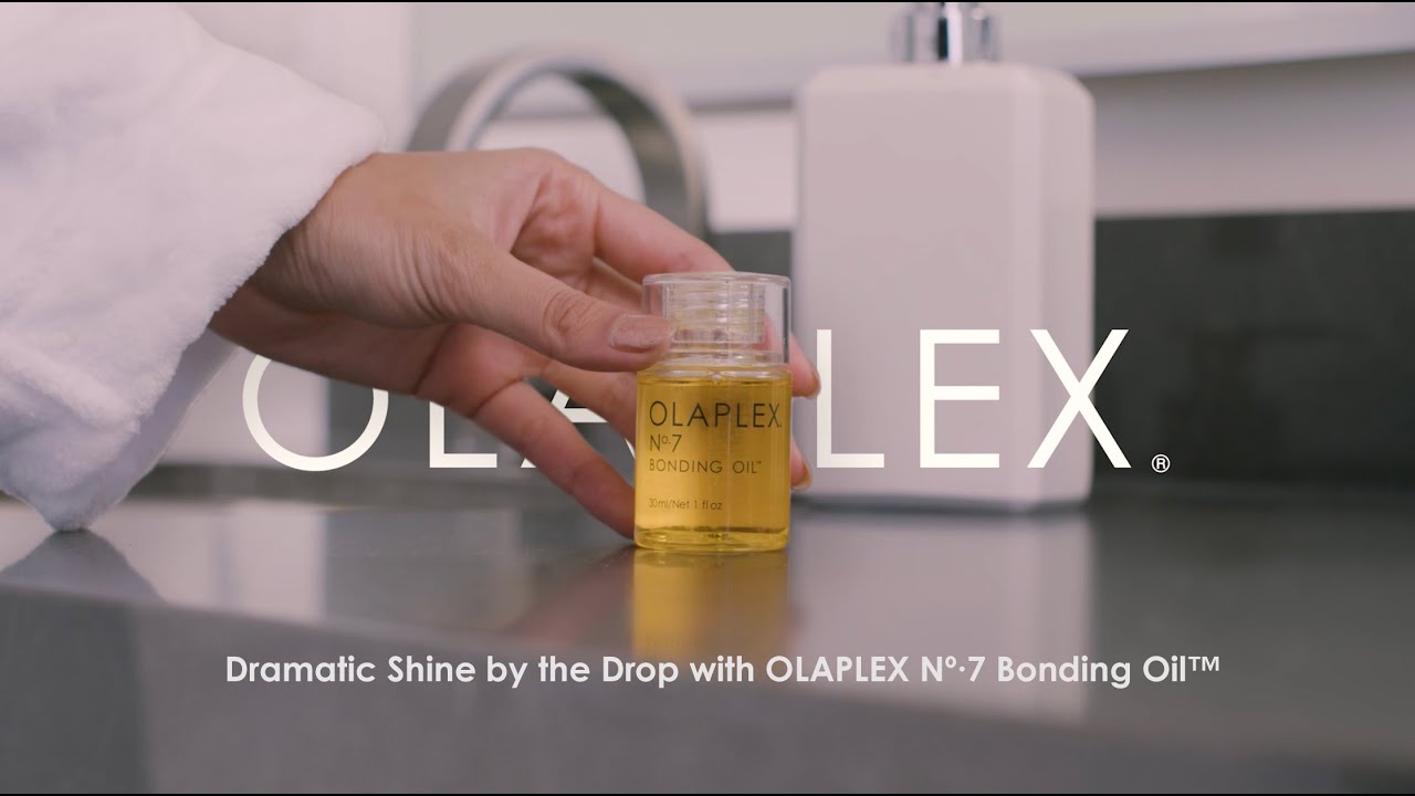 Dramatic Shine by the Drop with OLAPLEX N&ordm;&middot;7 Bonding Oil&trade;