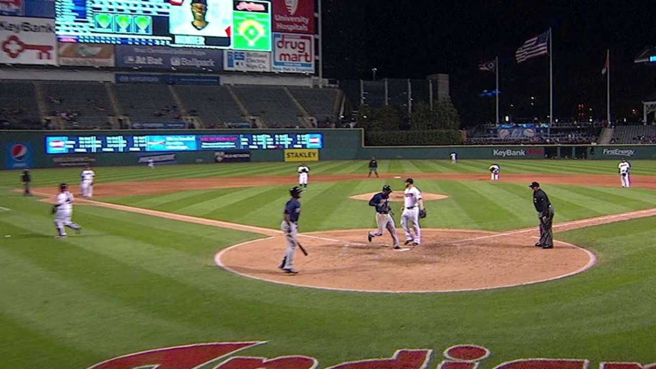 MIN@CLE: Nunez scores on wild pitch, Twins take lead