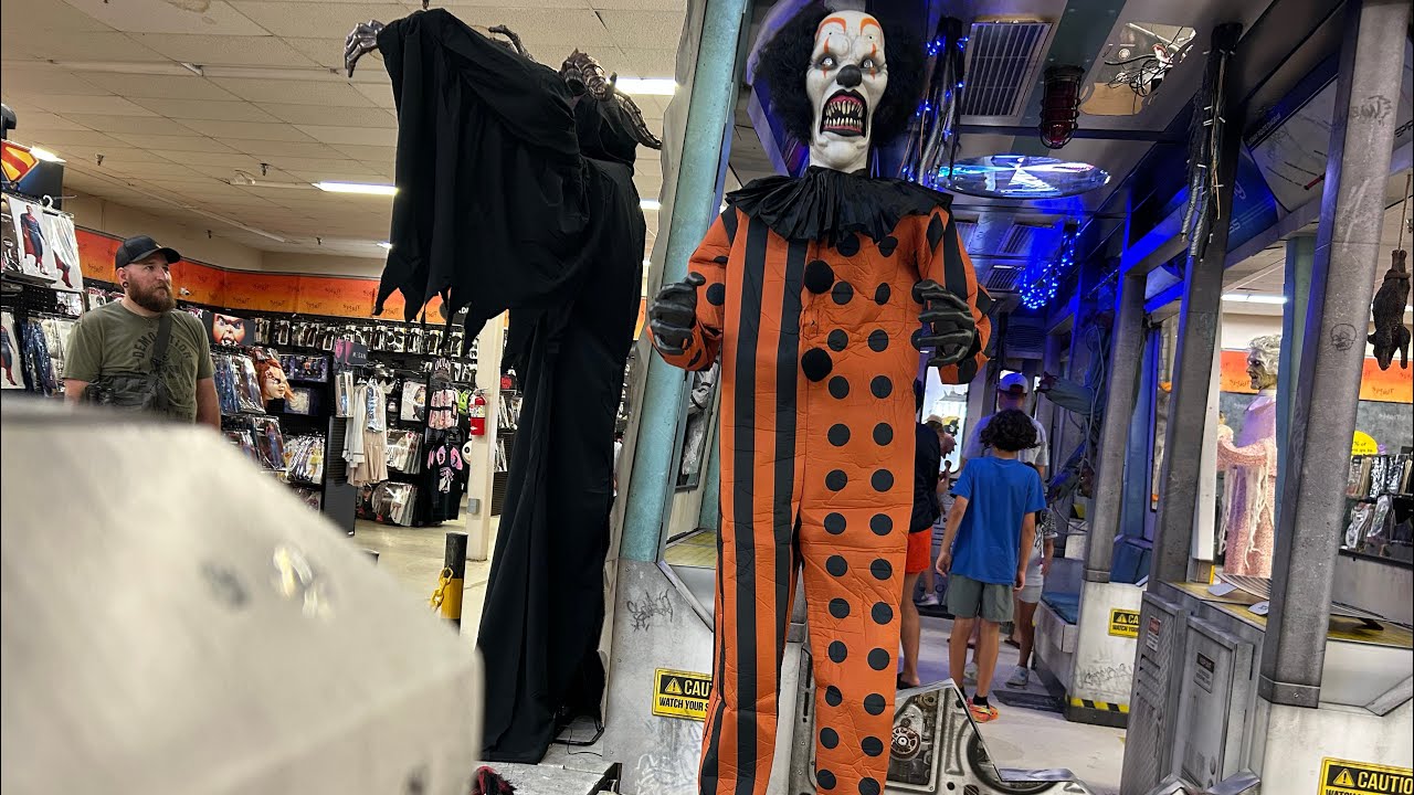 Spirit Halloween 2025￼ store tour number 1￼ with @HalloweenHunters2024 