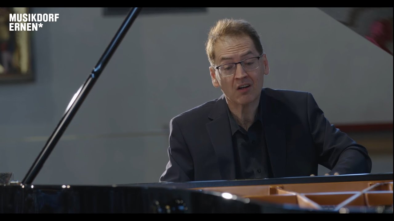 Dénes Várjon plays Beethoven and Schumann