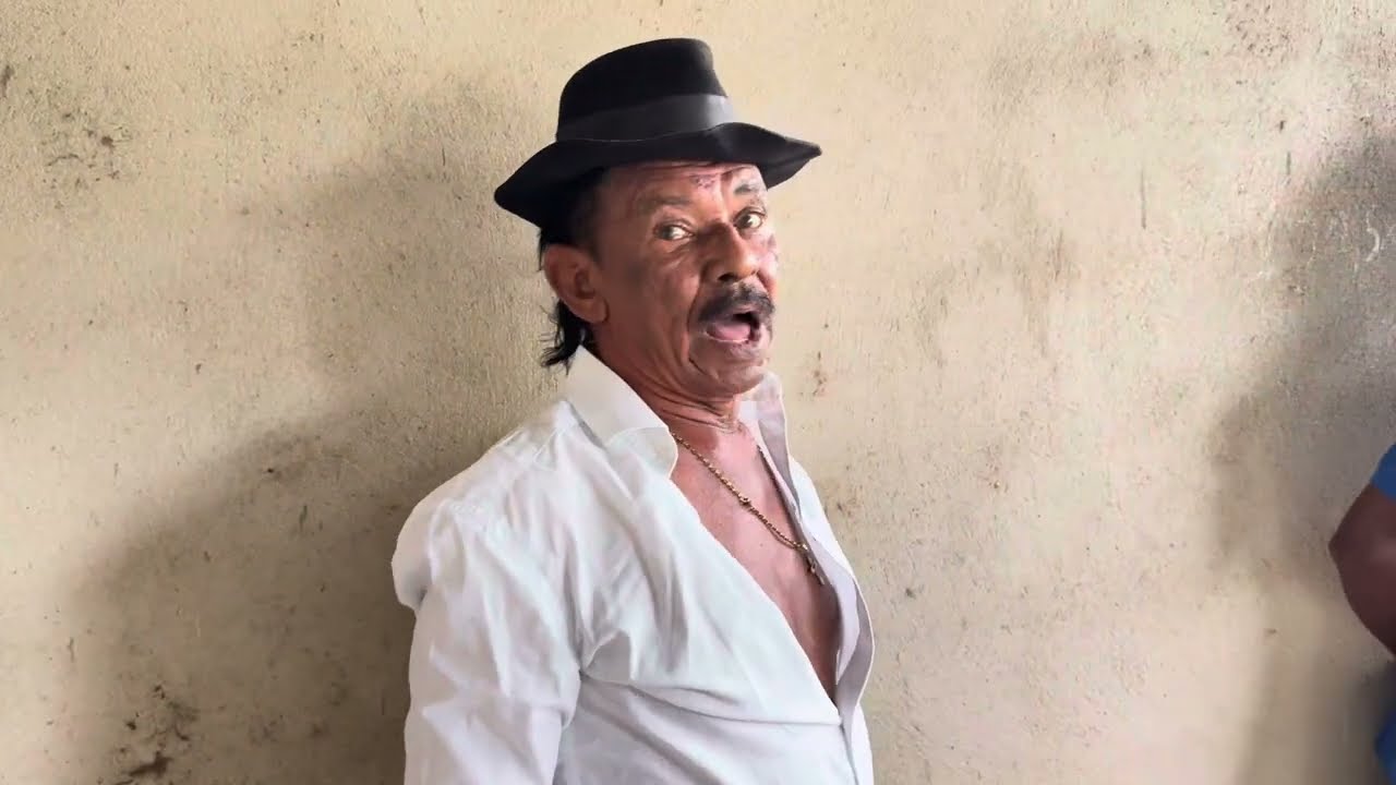 CHARLLES MOSTRA PARA TIRINGA A COBRA QUE MATA 7 | COM&Eacute;DIA SELVAGEM