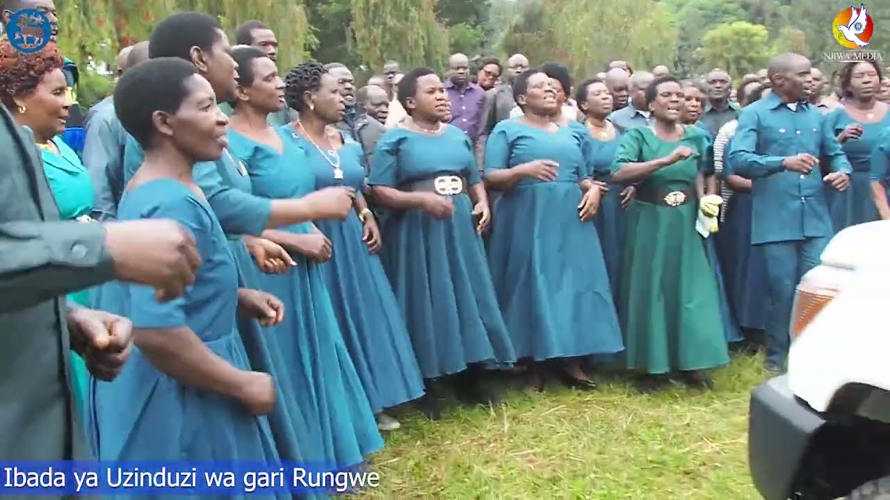 KWAYA KUU YA KANISA LA MORAVIAN TANZANIA JIMBO LA KUSINI WAKIIMBA KWENYE UZINDUZI.