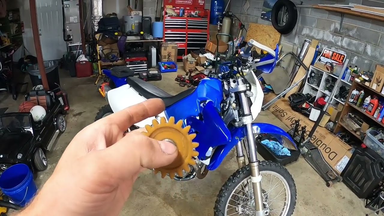 Suzuki DRZ400s Build. Oil Pump Gear. Easy Fix.
