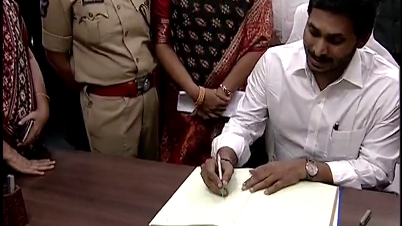 AP CM YS Jagan Mohan Reddy initial Signature in Superior Visitors book at Disha Police Station .