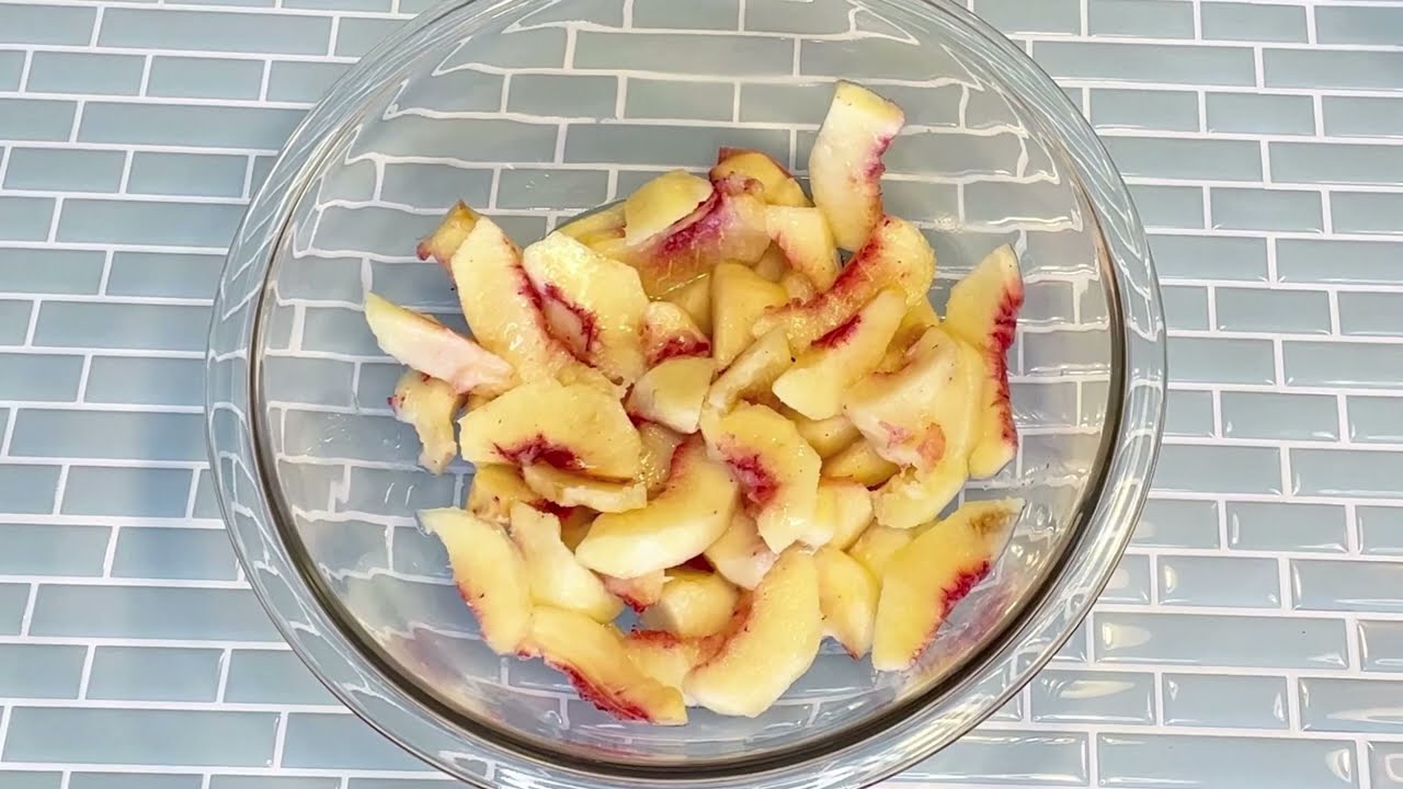 This Easy Homemade Peach Sauce Is So Good You’ll Put It On Everything!