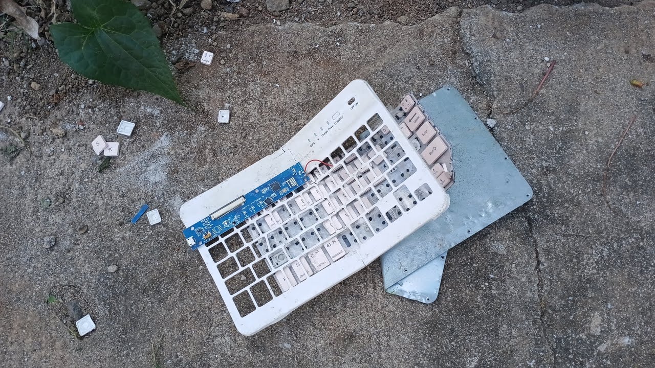 Destroying a Bluetooth keyboard! #keyboard #video 
