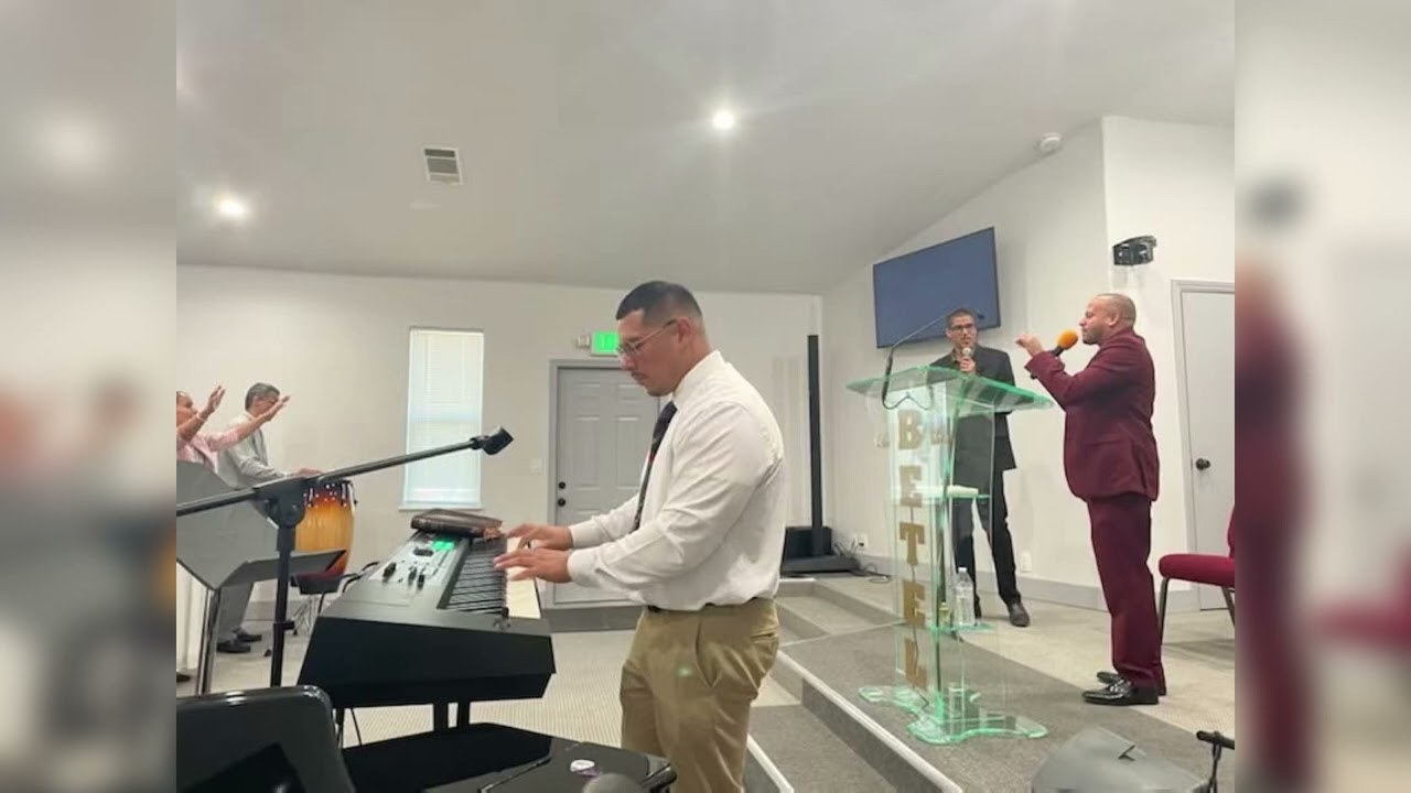 Corito: Suena La Trompeta 🎺 y la Iglesia va de viaje.🧳 