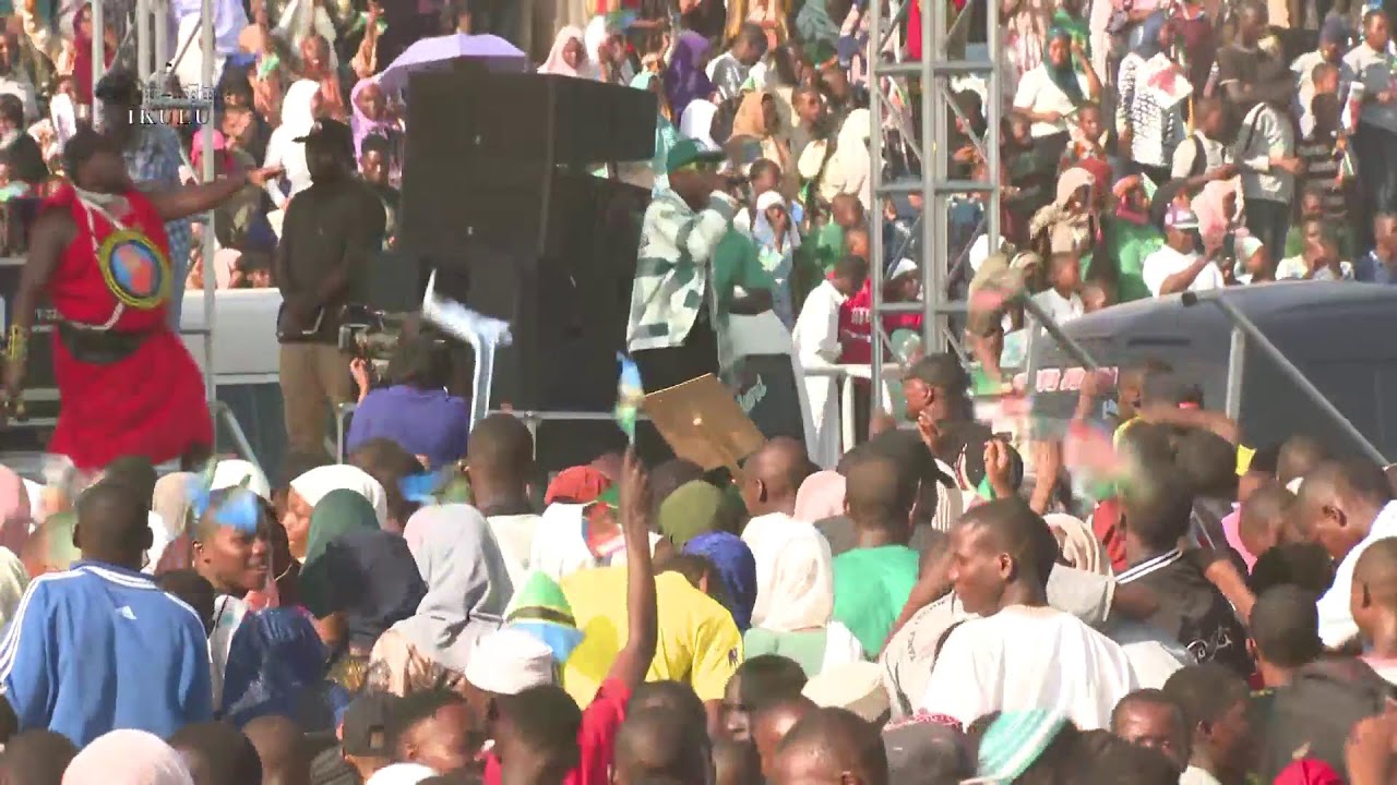 MHE. RAIS DKT. SAMIA AKIHUTUBIA WANANCHI UWANJA WA MKWAKWANI TANGA