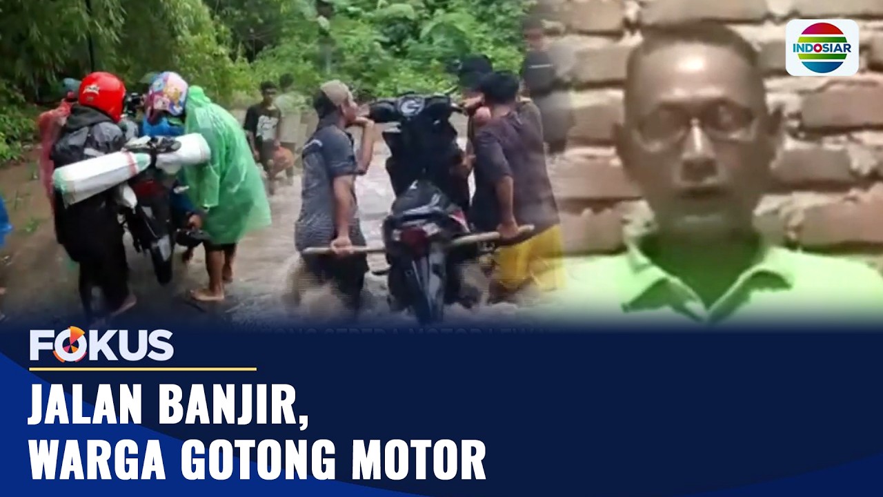 Jalan Banjir, Warga Gotong Motor | Fokus