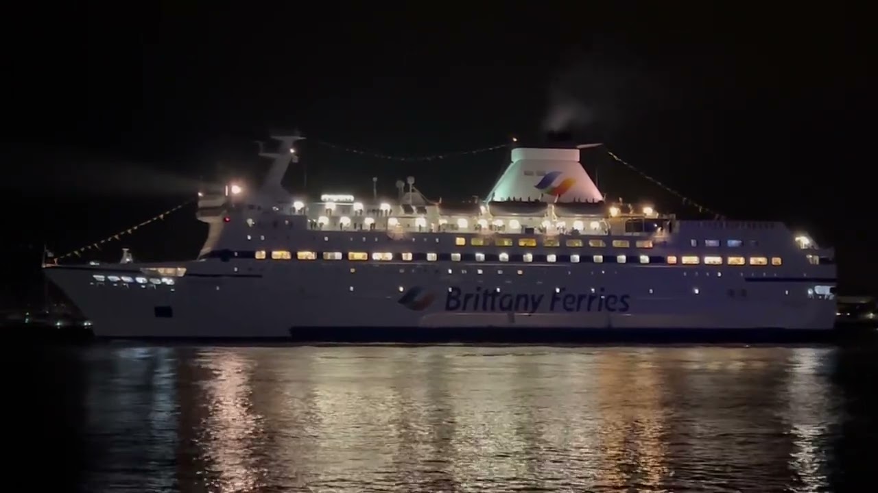 Bretagne leaves Portsmouth for the final time.