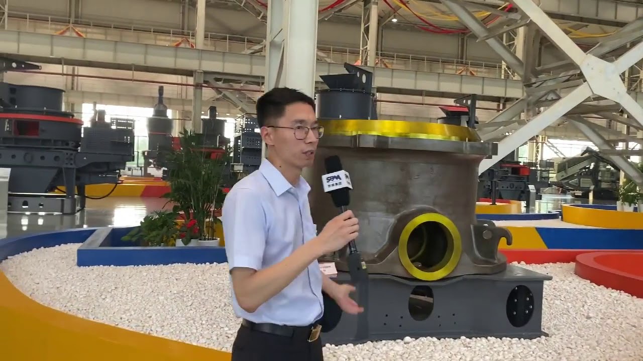Instruction de broyeur de pierre et de broyage dans le showroom de machines du groupe SBM