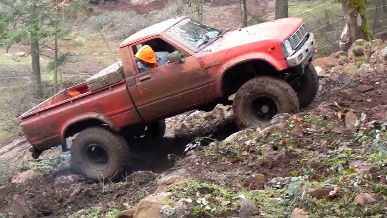 Mountain Top Mud Bogs 2014 - Hammered Rat Turd passes yota on steep rocky hill!!