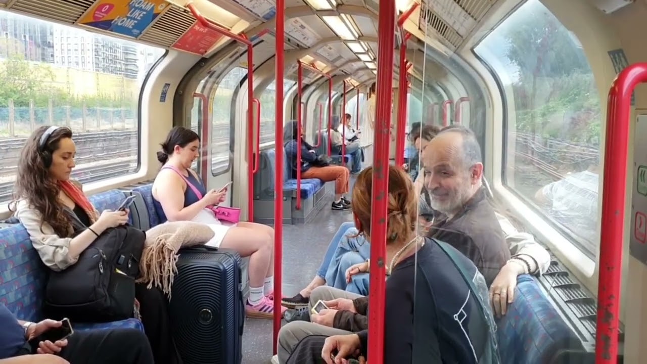Central line 1992 Stock Full Journey From Ealing Broadway To Hainault