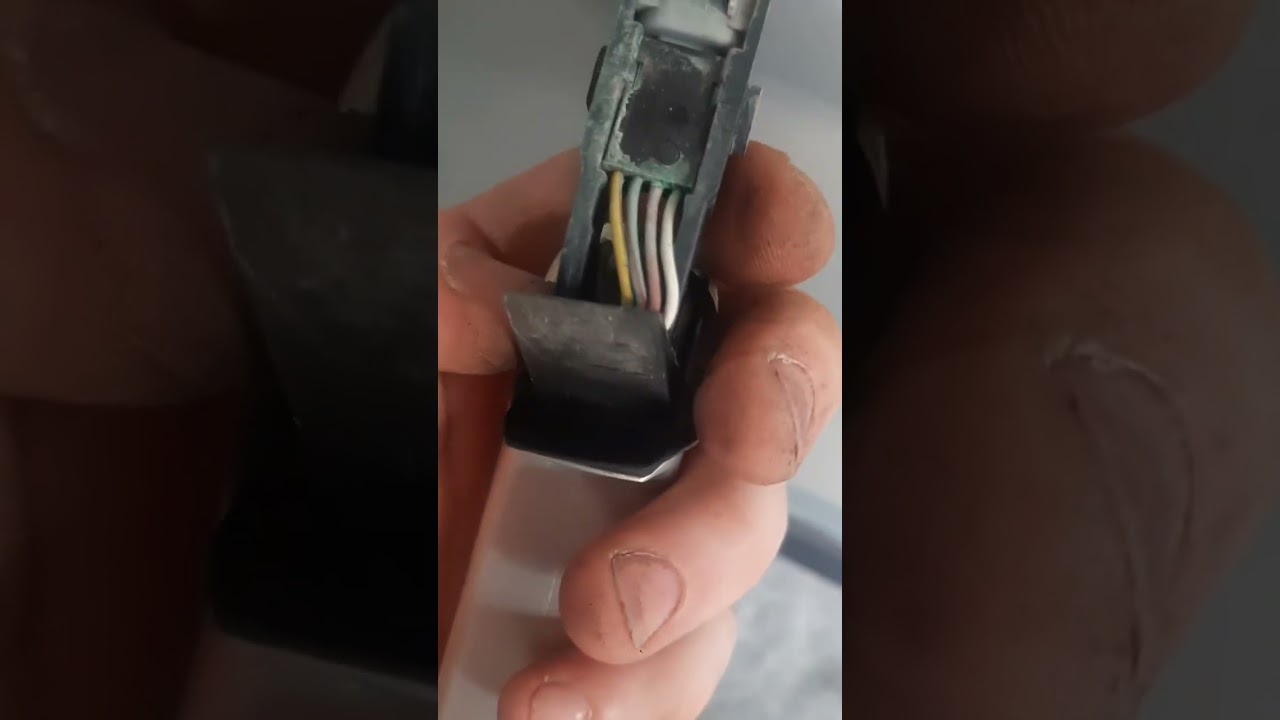 Фольсваген ..коли перестав працювати безключовий доступ( Keyless Access)на одній із дверок.
