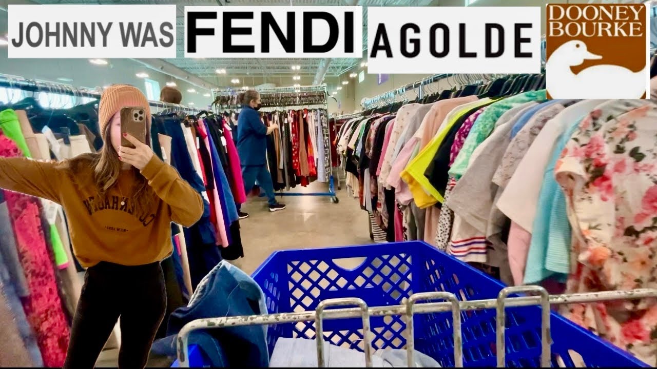 SUPER MARCAS EN TIENDA DE ROPA USADA, POR FIN ENCONTRE COSAS BUENAS. ESTOY BIEN FELZ ♥