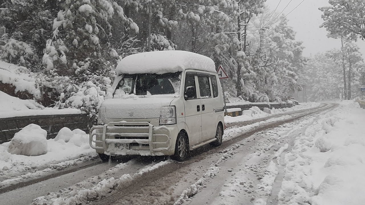 today mureee live snow falling 2021 mureee heavy snow falling murree mallroad new snow fall video