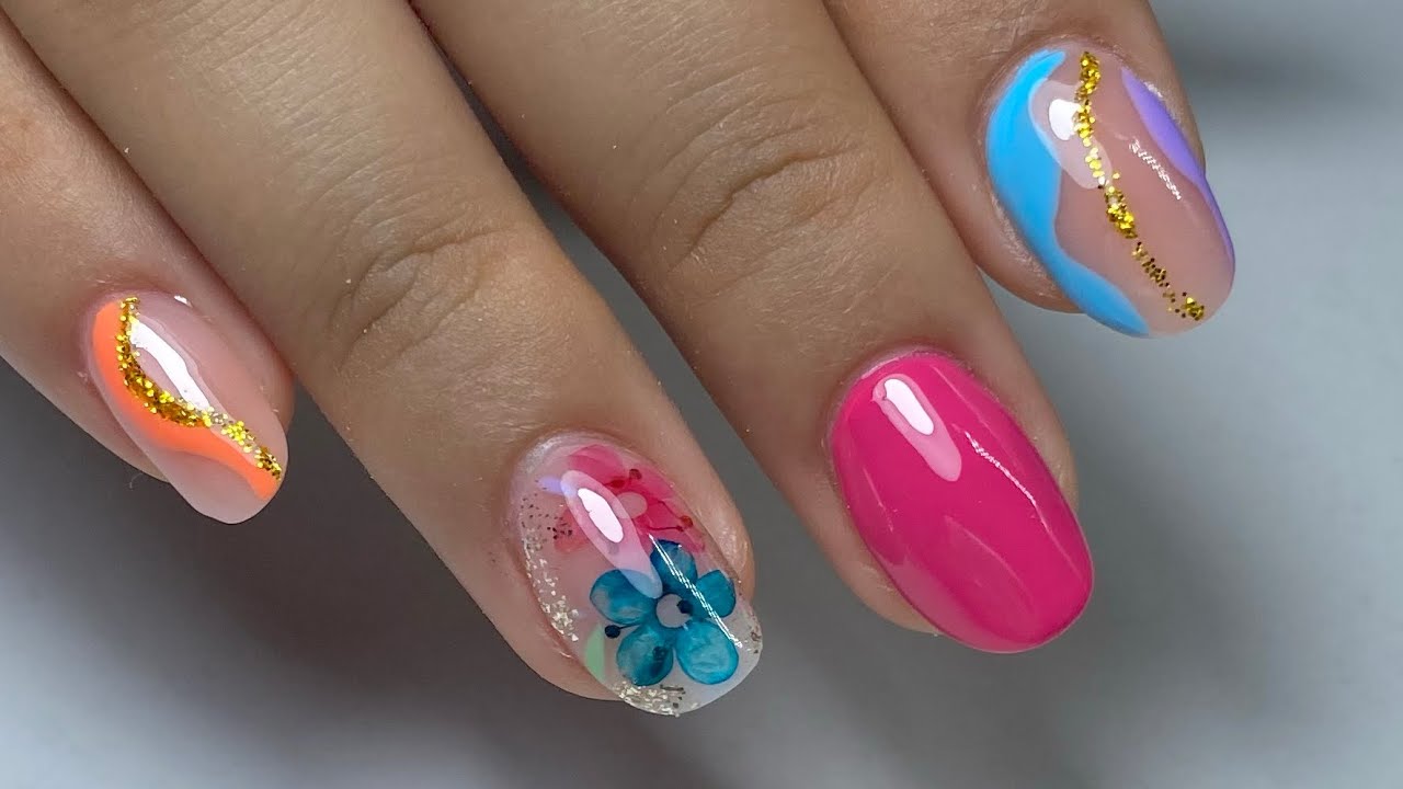 Uñas cortas con naturaleza muerta y diseños abstractos ✨
