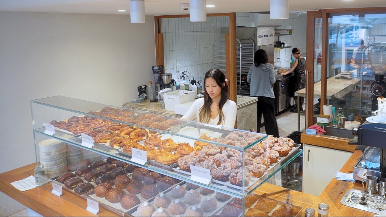 working at a bakery cafe | rainy day edition ☁️