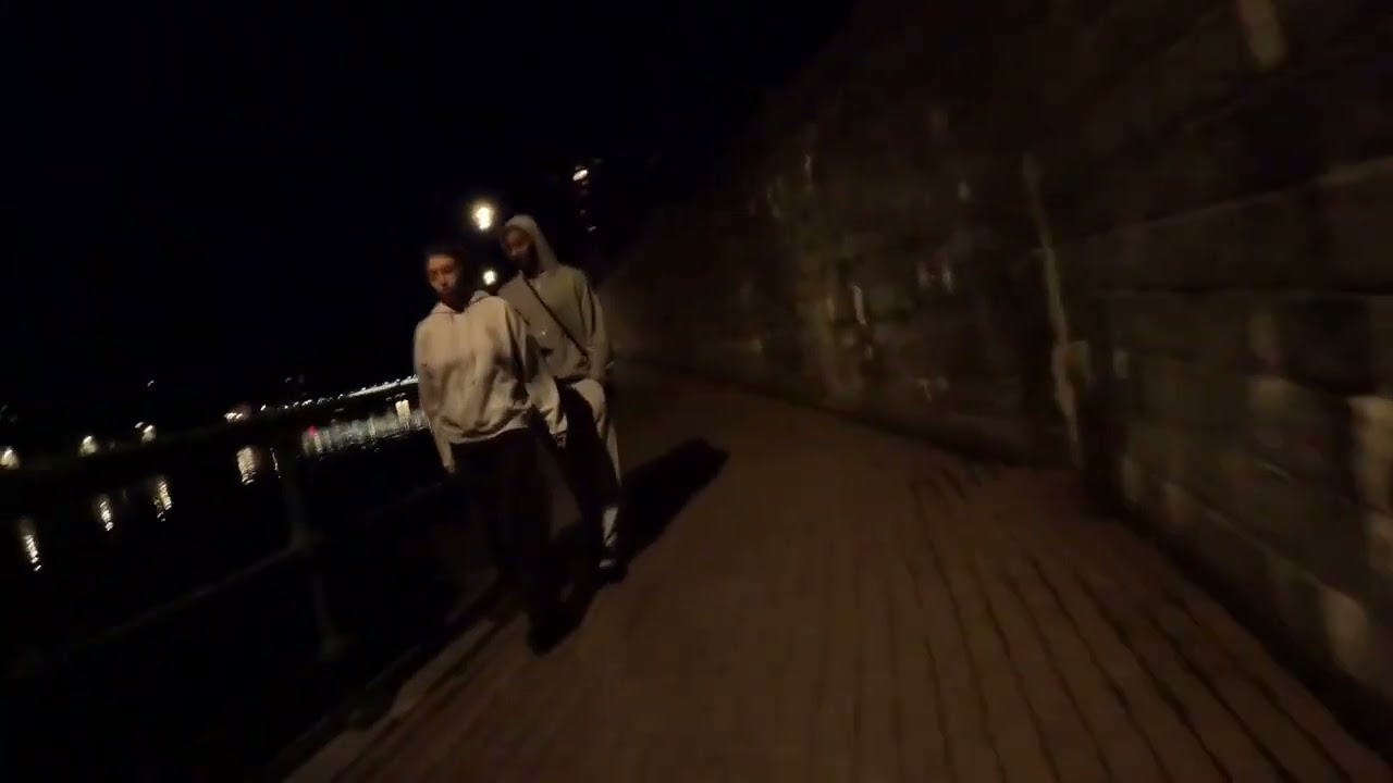 Balade à vélo de nuit dans Liège. ( SHORT 2 ).