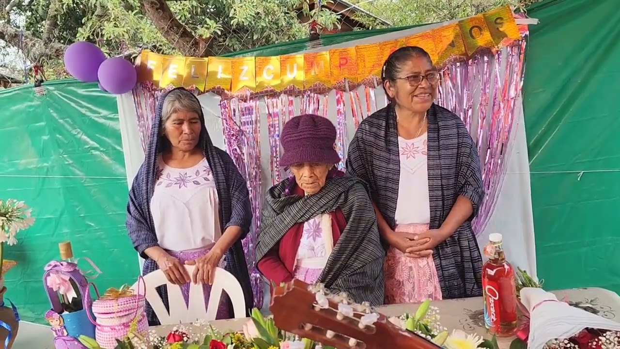 Festejando a la tía Rutilia Garcia por sus 97 años cumplidos, muchas felicidades 👏